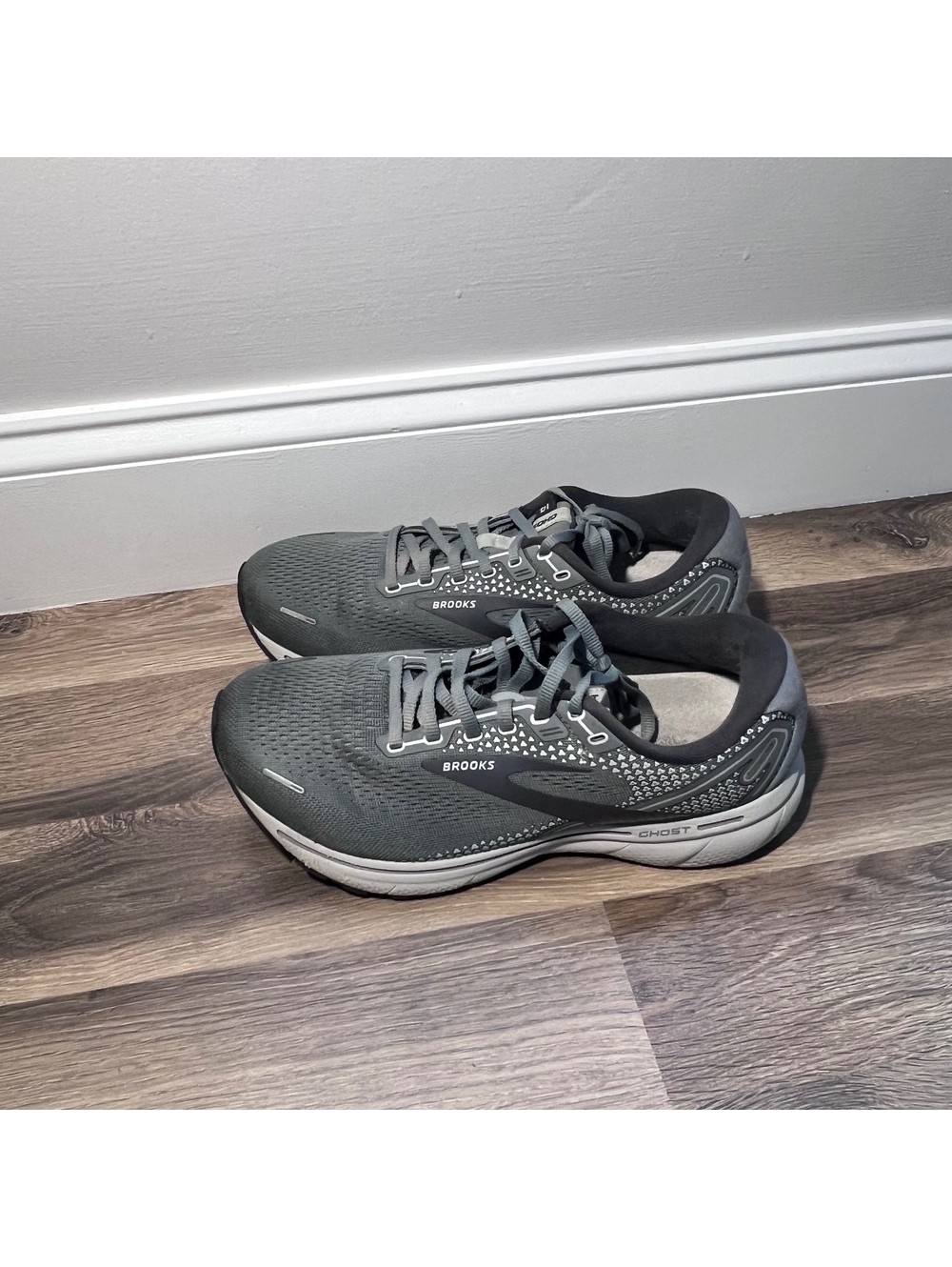 Brooks Men's Size 9 Extra Wide